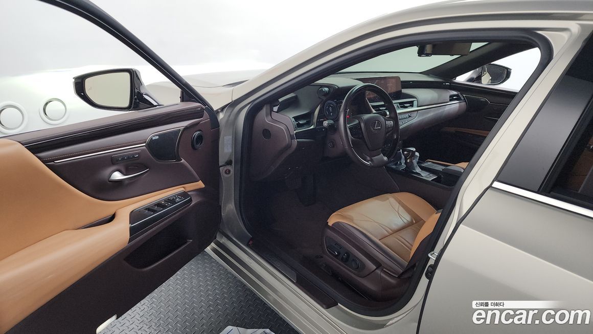 Lexus ES 2019