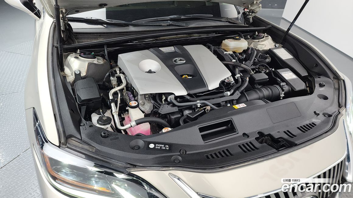 Lexus ES 2019