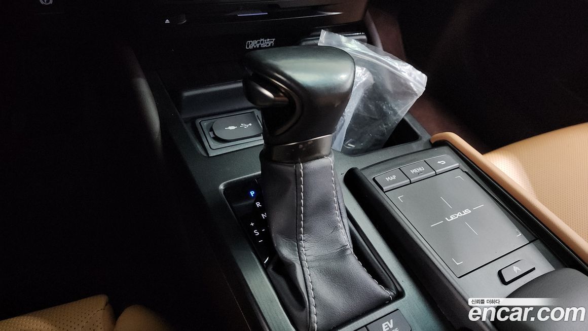 Lexus ES 2019