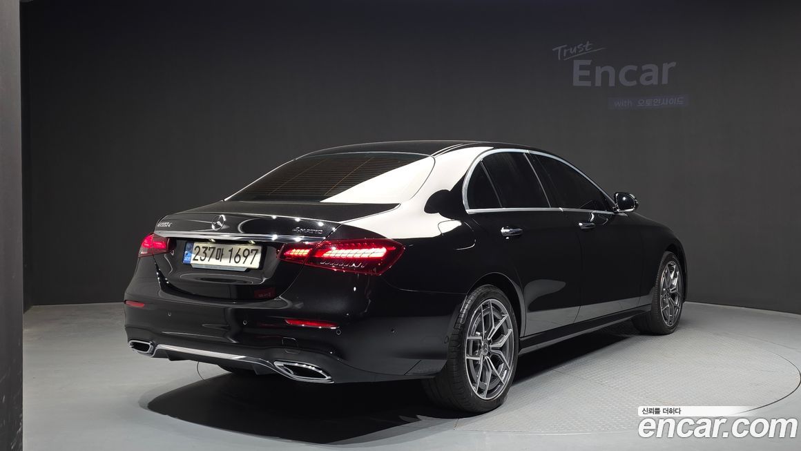 Mercedes-Benz E-Class 2022