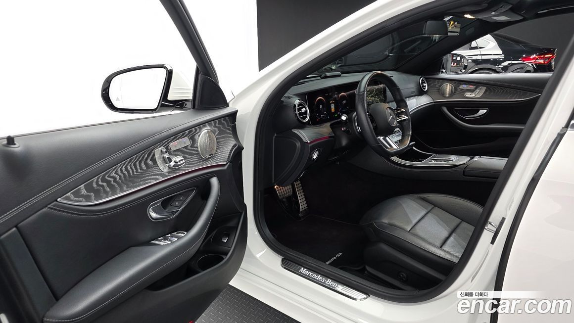 Mercedes-Benz E-Class 2022