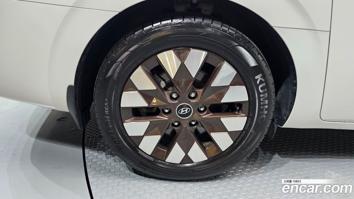 Hyundai Staria 2024