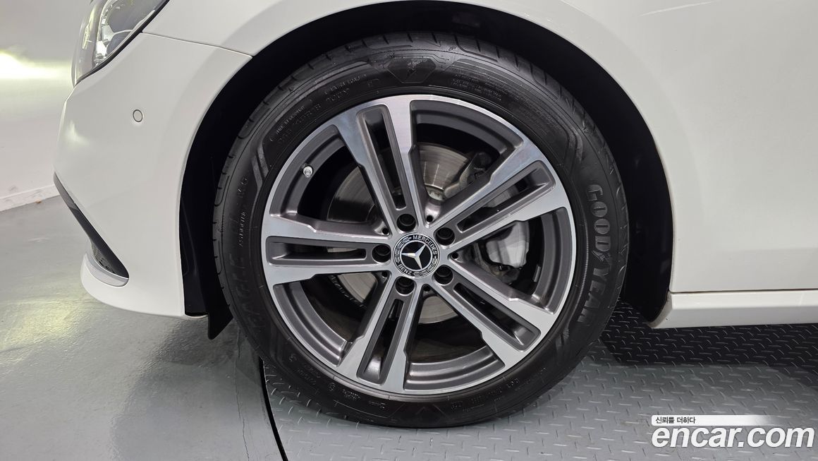 Mercedes-Benz E-Class 2023