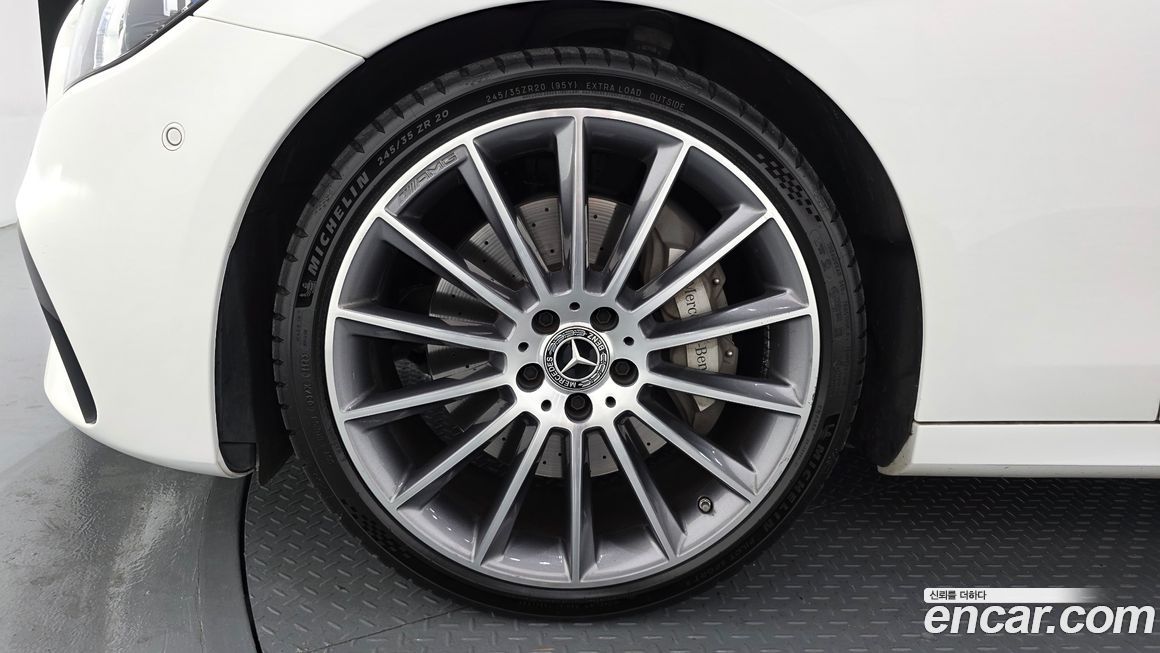 Mercedes-Benz E-Class 2022