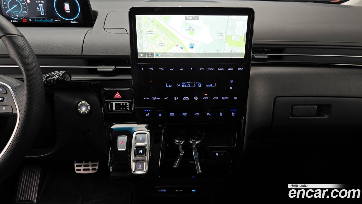 Hyundai Staria 2025