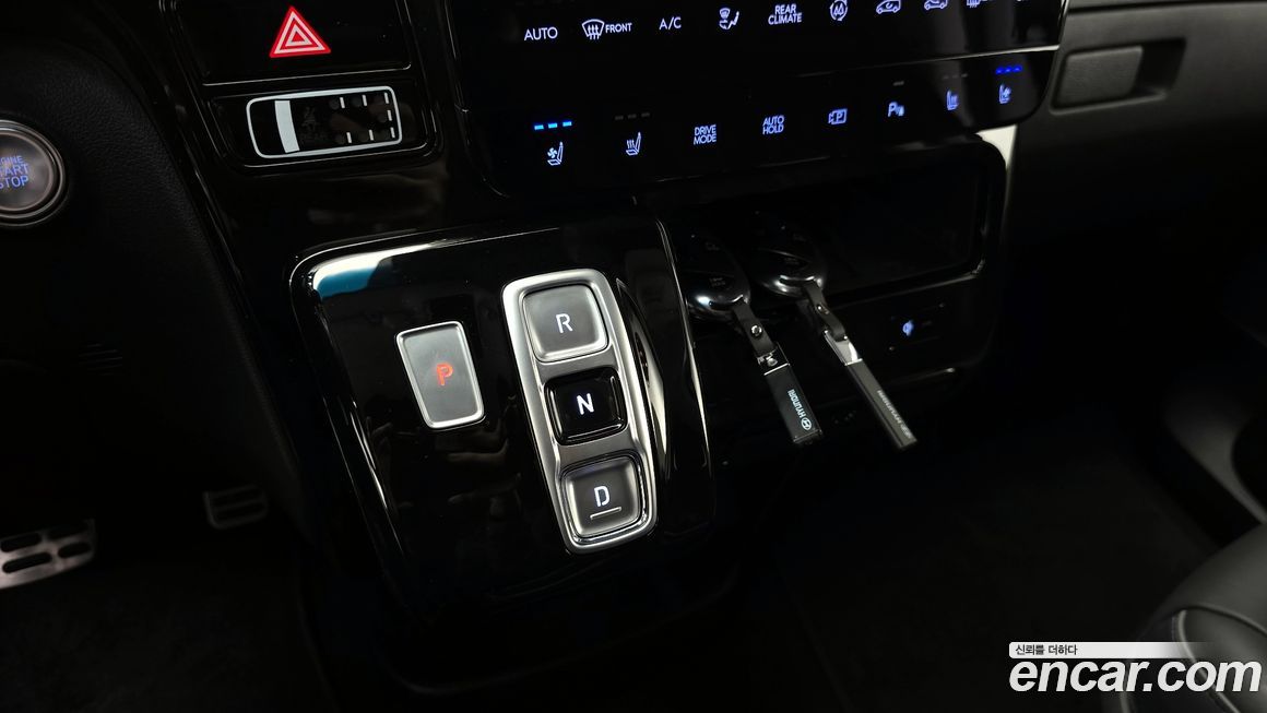 Hyundai Staria 2025