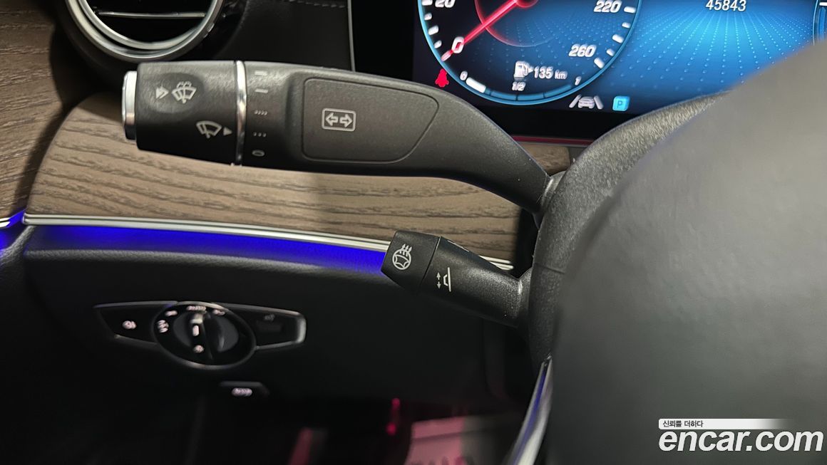 Mercedes-Benz E-Class 2022