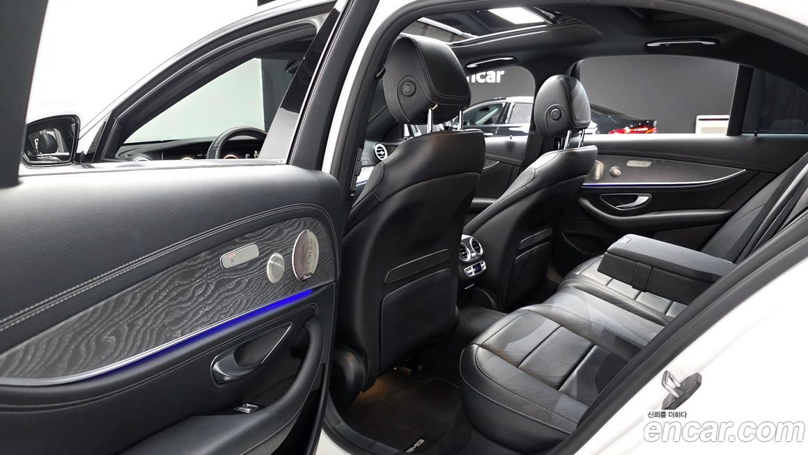 Mercedes-Benz E-Class 2022