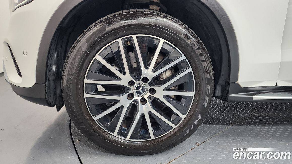 Mercedes-Benz GLC-Class 2021