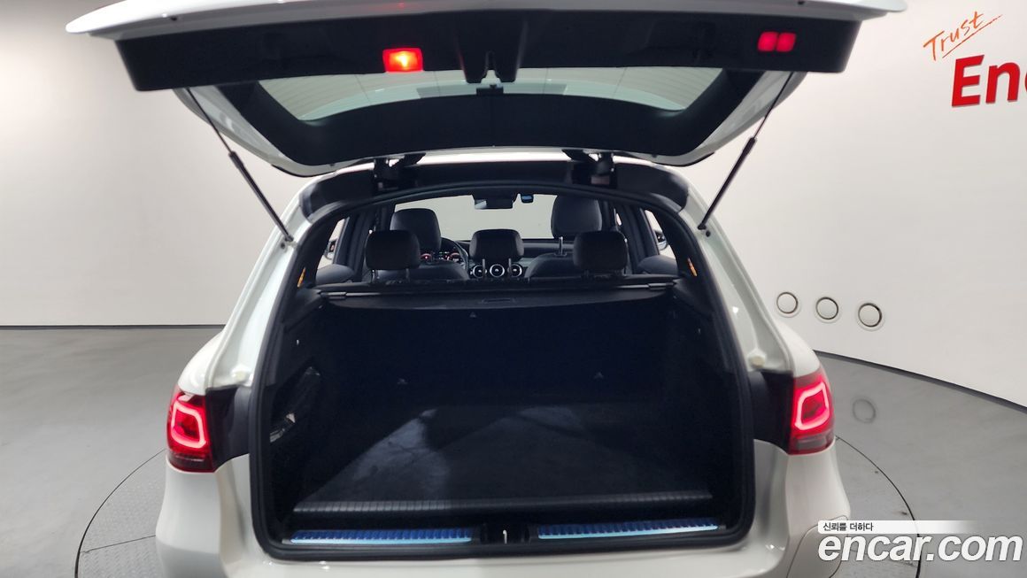 Mercedes-Benz GLC-Class 2021