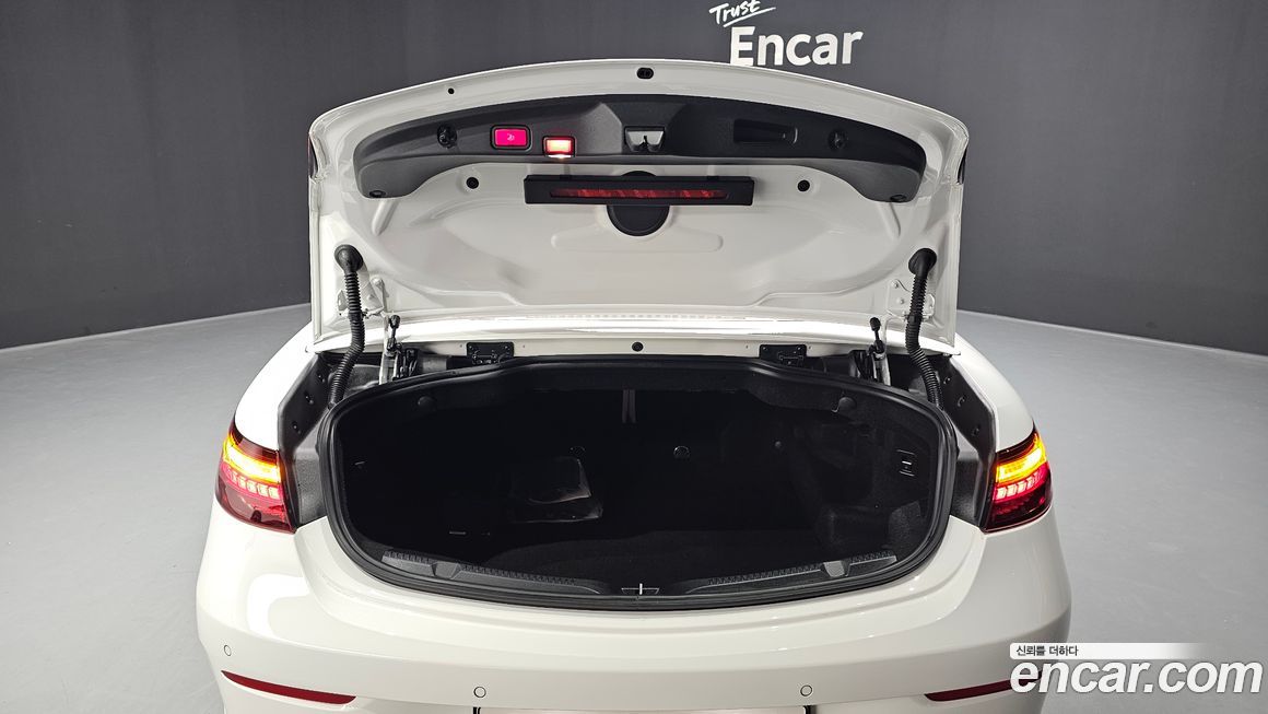 Mercedes-Benz E-Class 2022