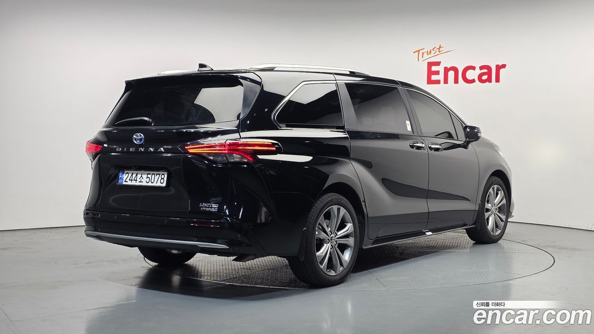 Toyota Sienna 2024