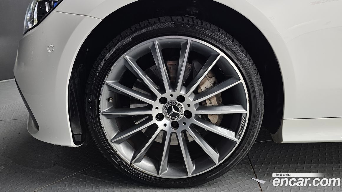 Mercedes-Benz E-Class 2022