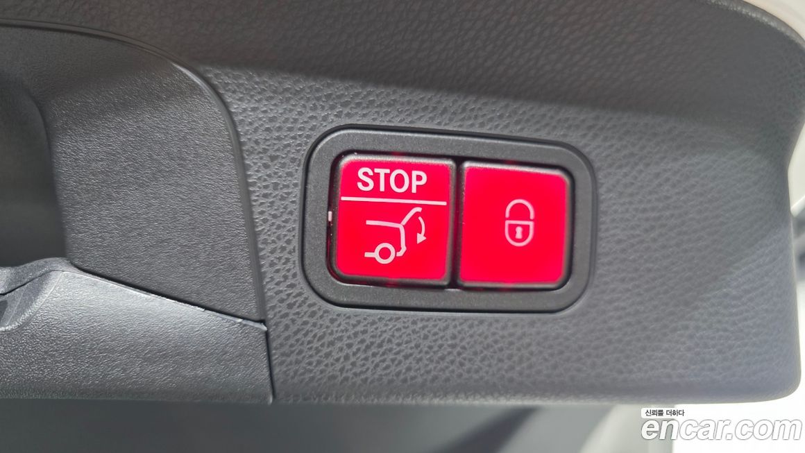 Mercedes-Benz GLC-Class 2023