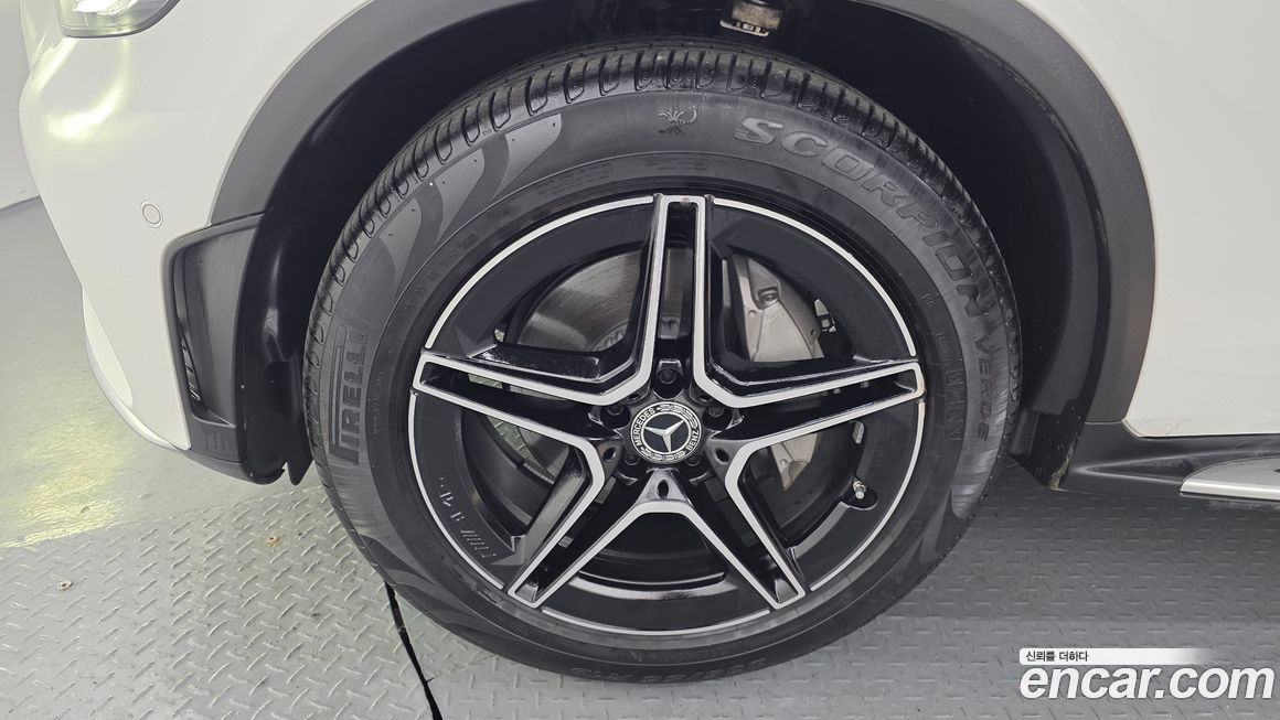 Mercedes-Benz GLC-Class 2023