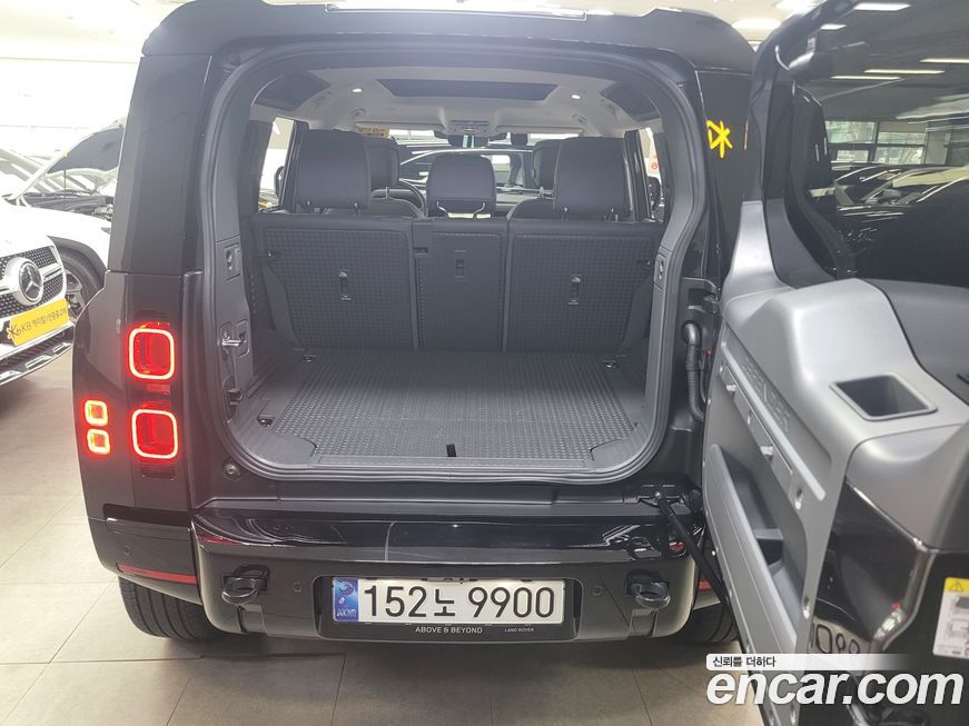 Land Rover Defender 2024
