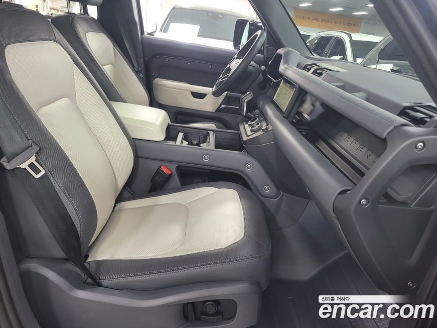 Land Rover Defender 2024