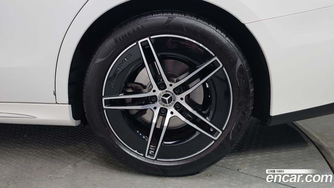 Mercedes-Benz E-Class 2024