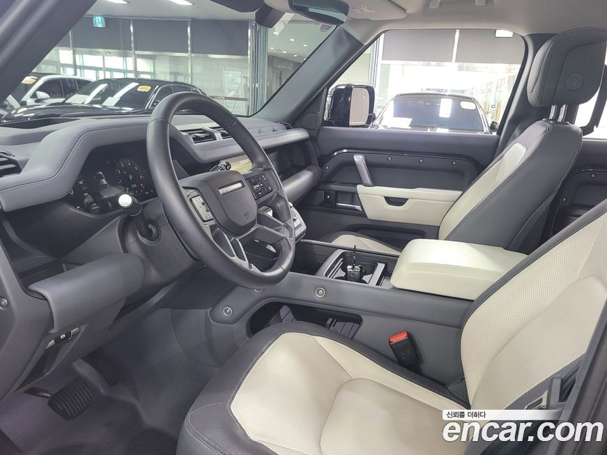 Land Rover Defender 2024