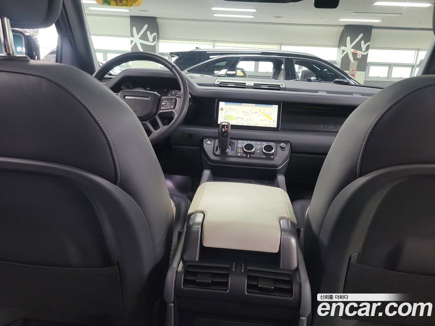 Land Rover Defender 2024