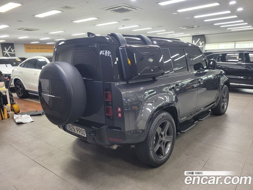 Land Rover Defender 2024