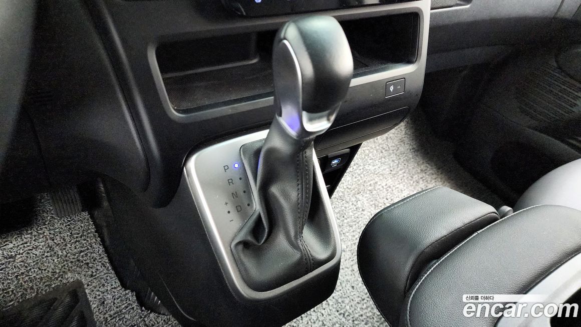 Hyundai Staria 2025