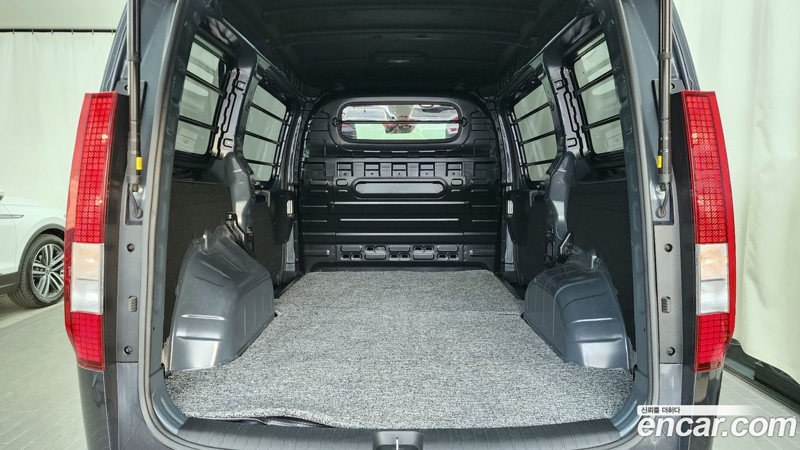 Hyundai Staria 2025
