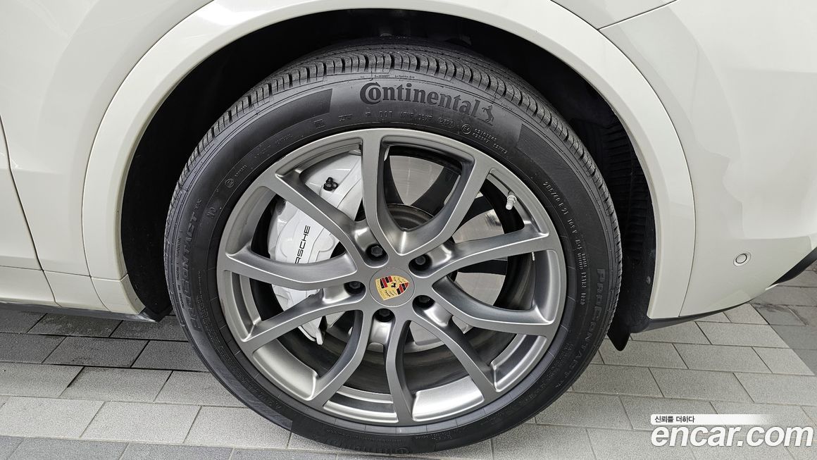 Porsche Cayenne 2021