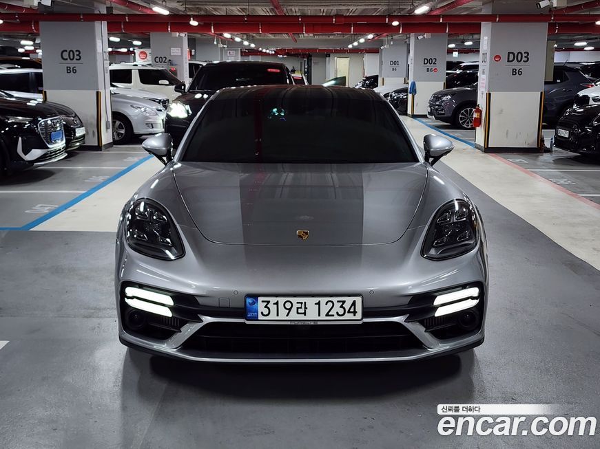 Porsche Panamera 2021