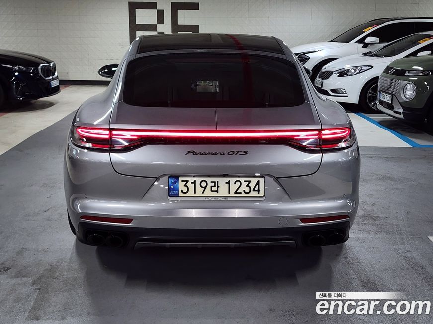 Porsche Panamera 2021