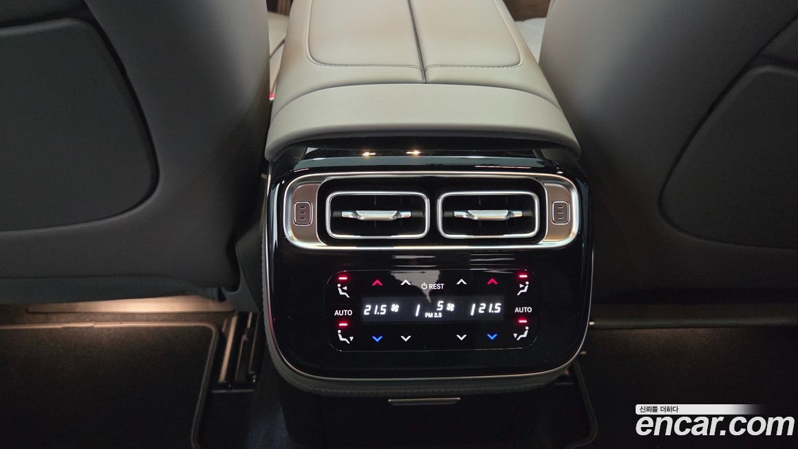 Mercedes-Benz S-Class 2025