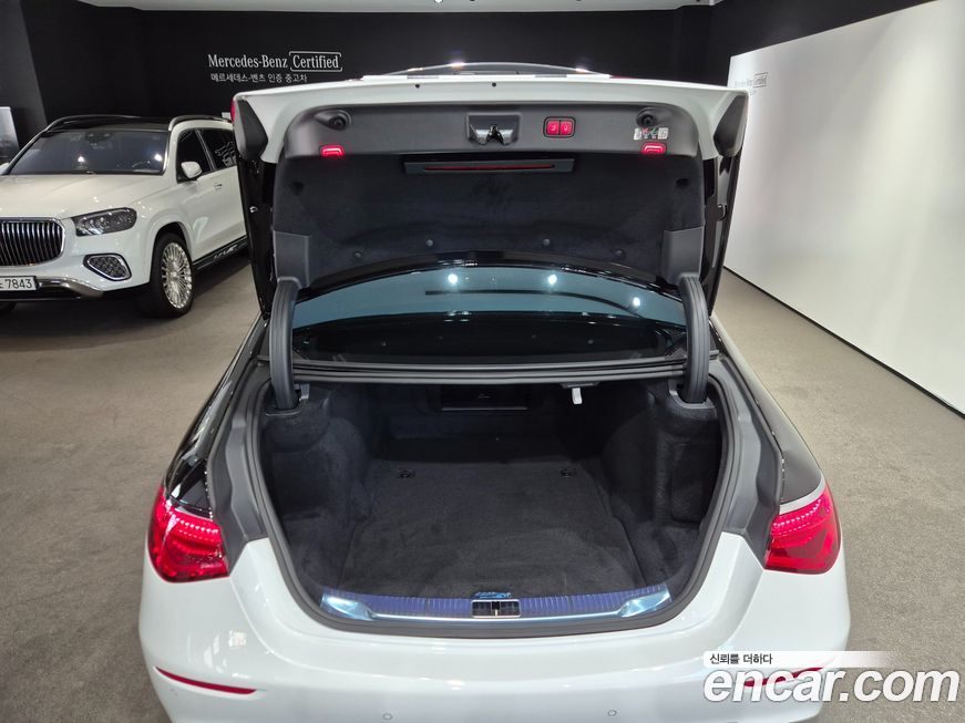 Mercedes-Benz S-Class 2025