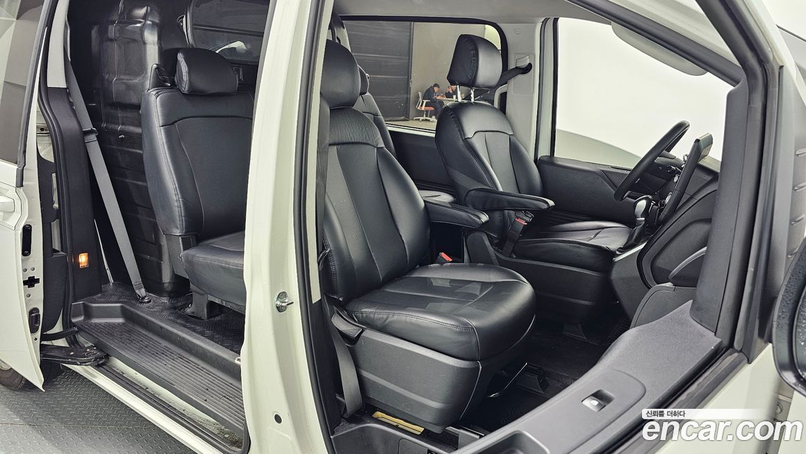 Hyundai Staria 2023