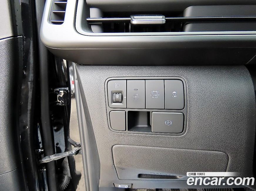 Hyundai Staria 2025