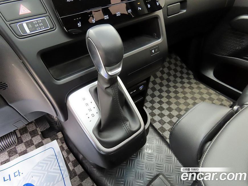 Hyundai Staria 2025