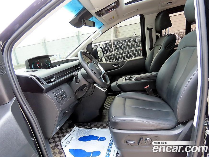 Hyundai Staria 2025
