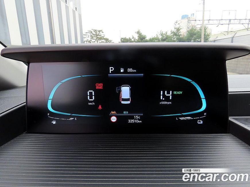Hyundai Staria 2025