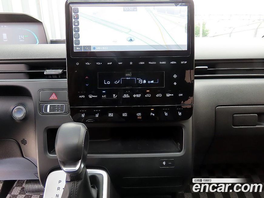 Hyundai Staria 2025
