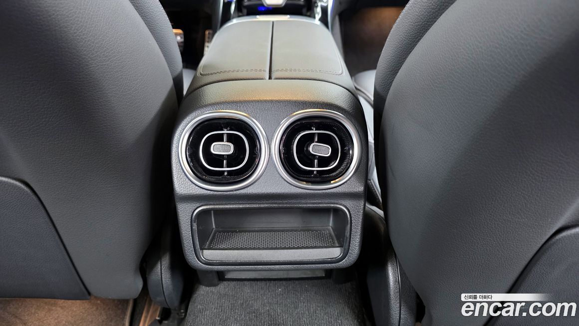 Mercedes-Benz C-Class 2025