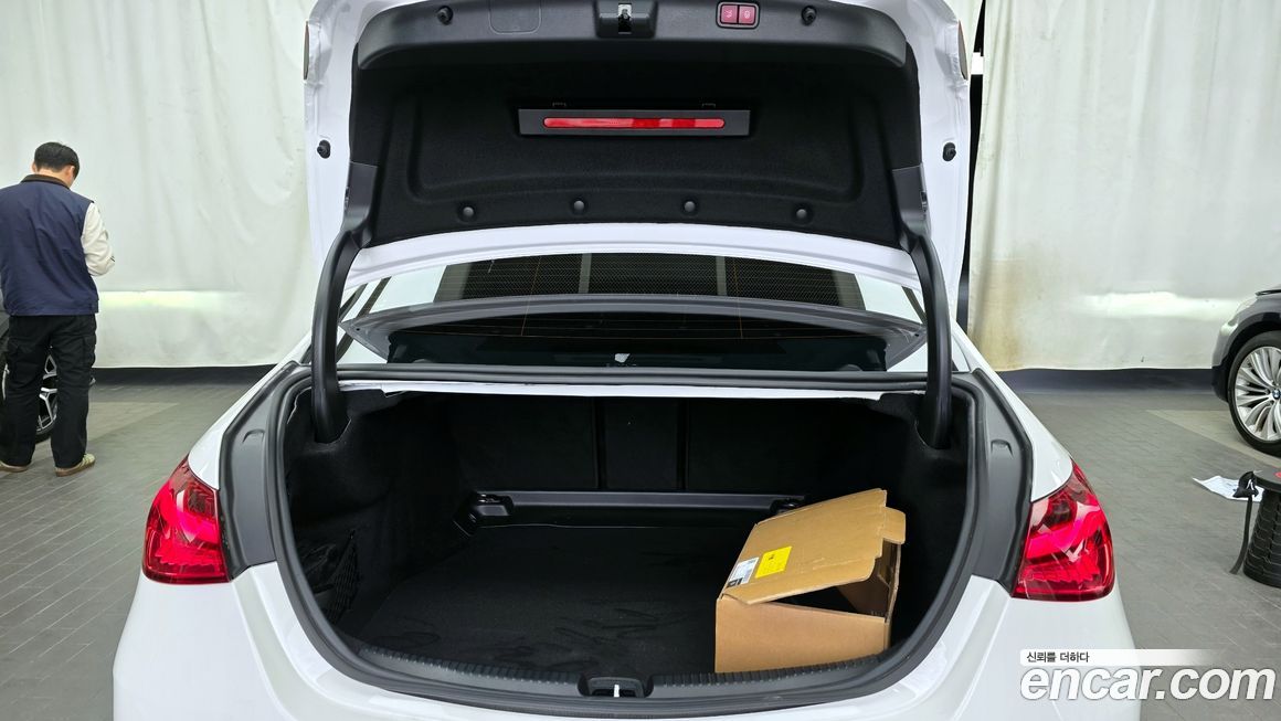 Mercedes-Benz C-Class 2025