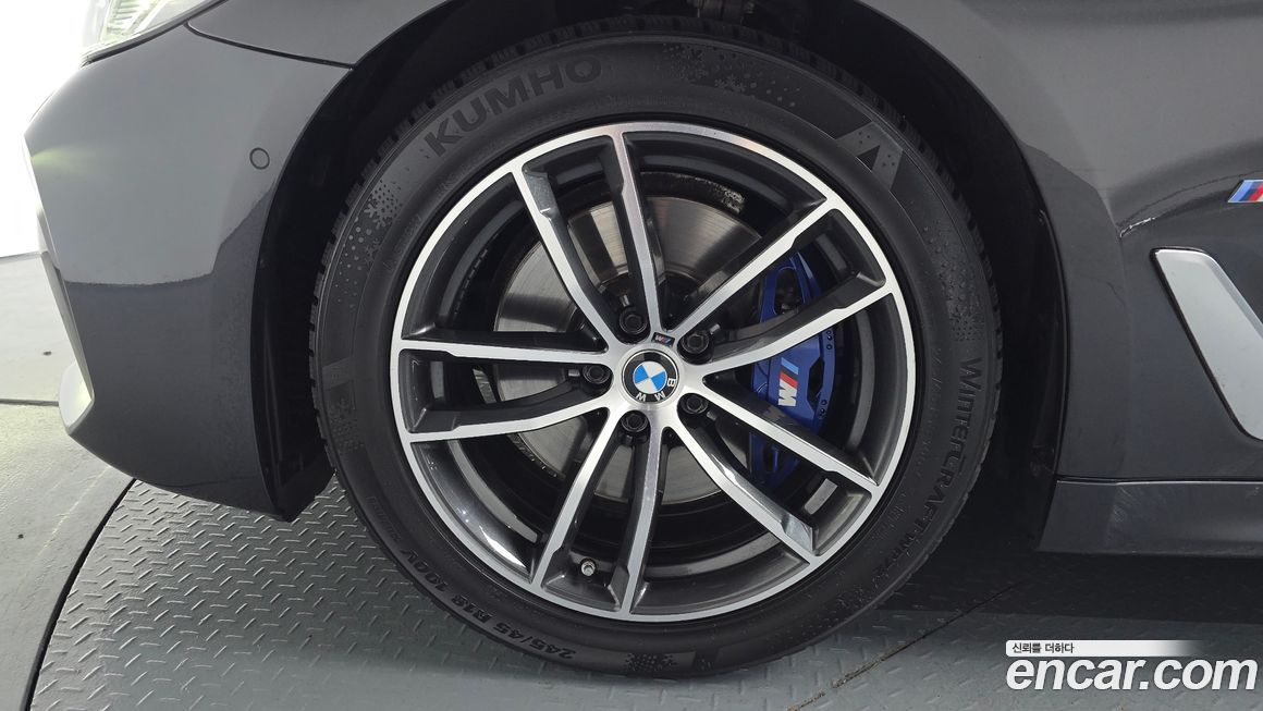 BMW 5-Series 2023