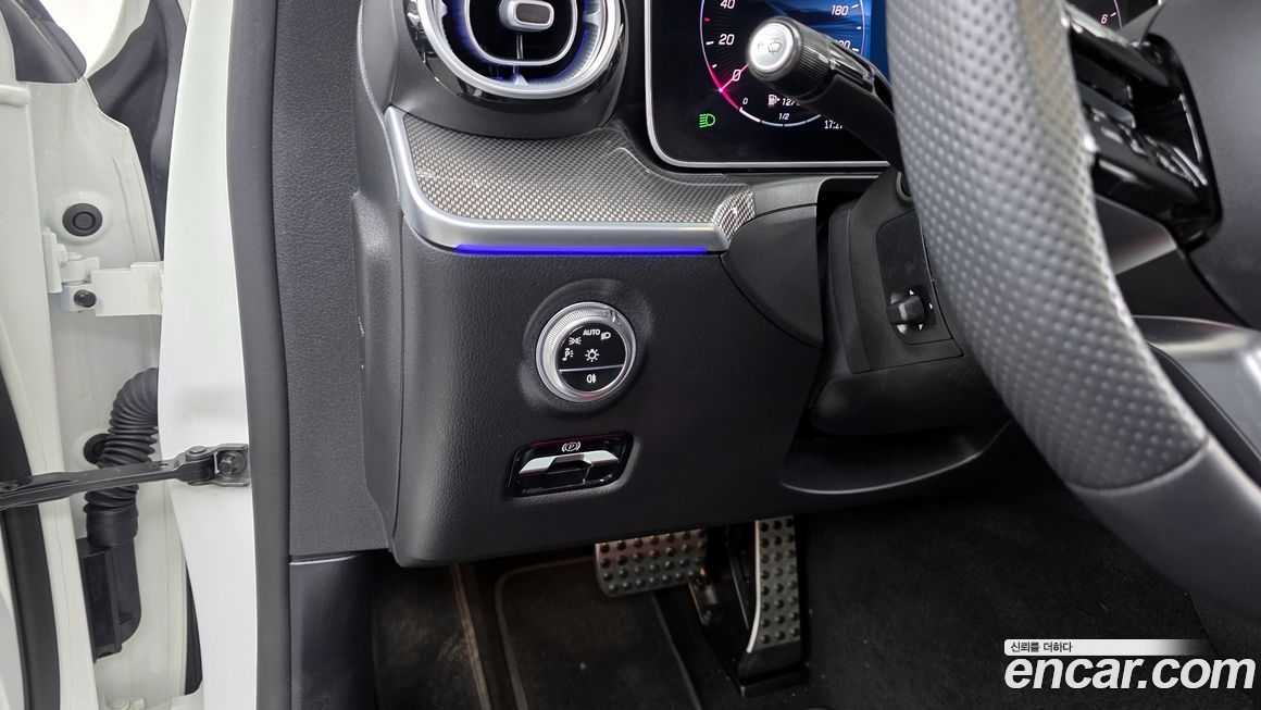 Mercedes-Benz C-Class 2025