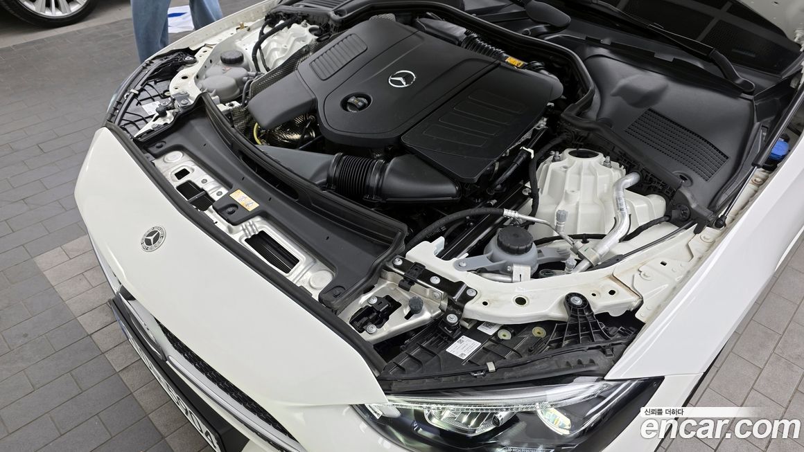 Mercedes-Benz C-Class 2025