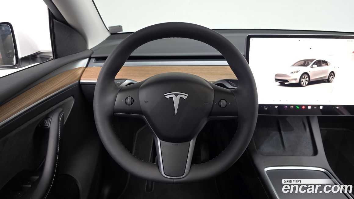 Tesla Model Y 2024