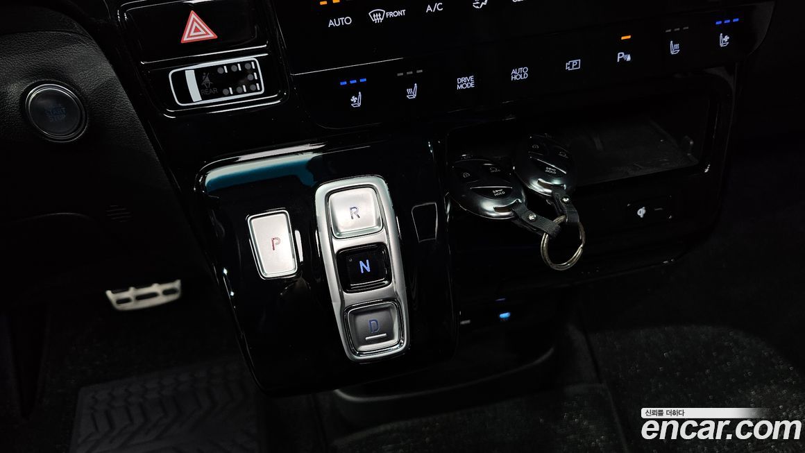 Hyundai Staria 2025