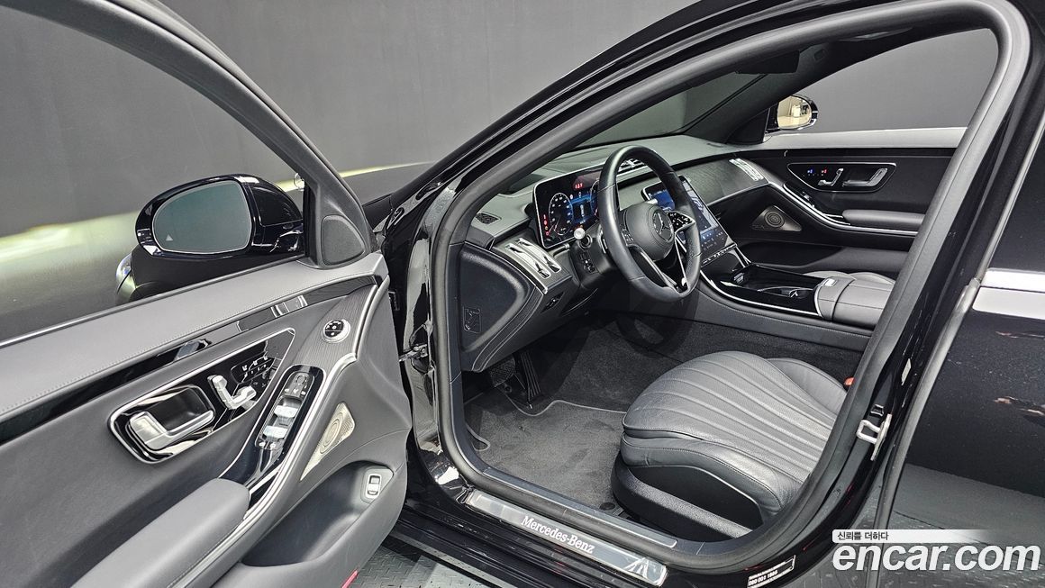 Mercedes-Benz S-Class 2024