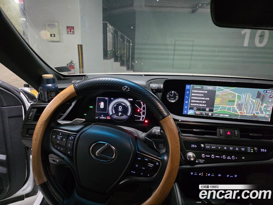 Lexus ES 2025