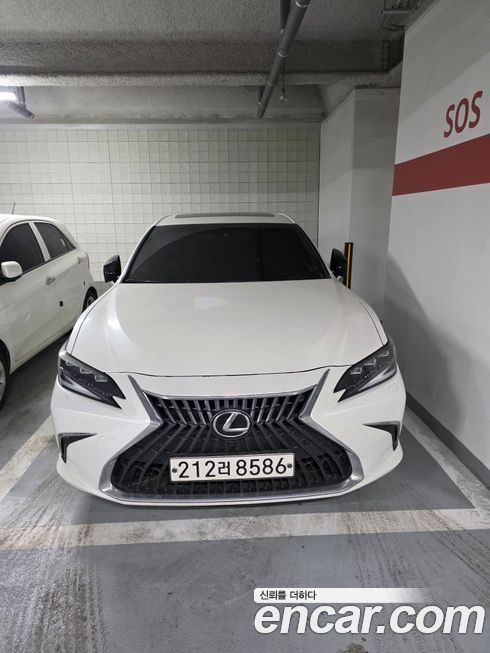 Lexus ES 2025