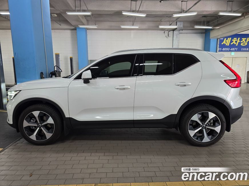 Volvo XC40 2025
