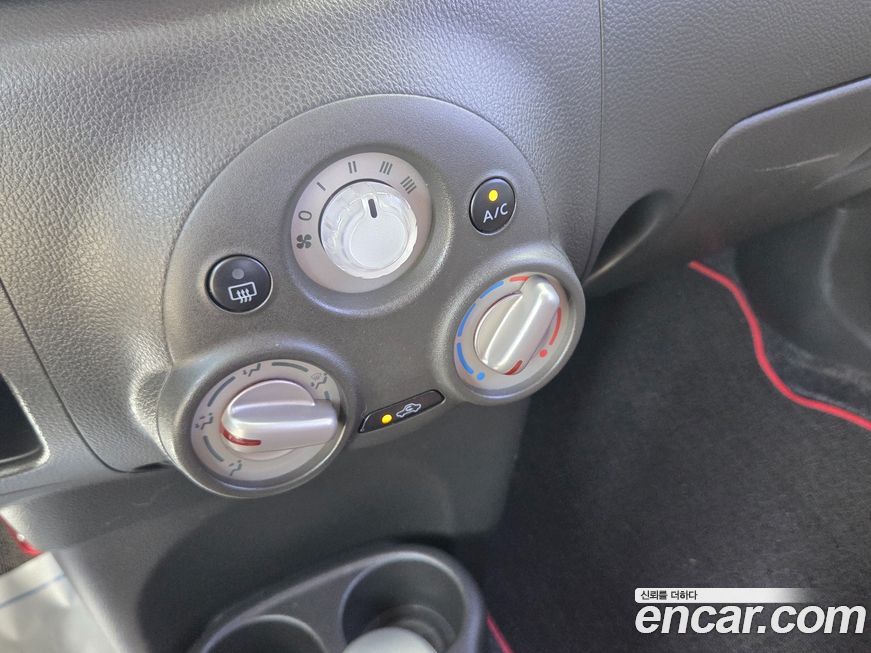 Nissan Cube 2011
